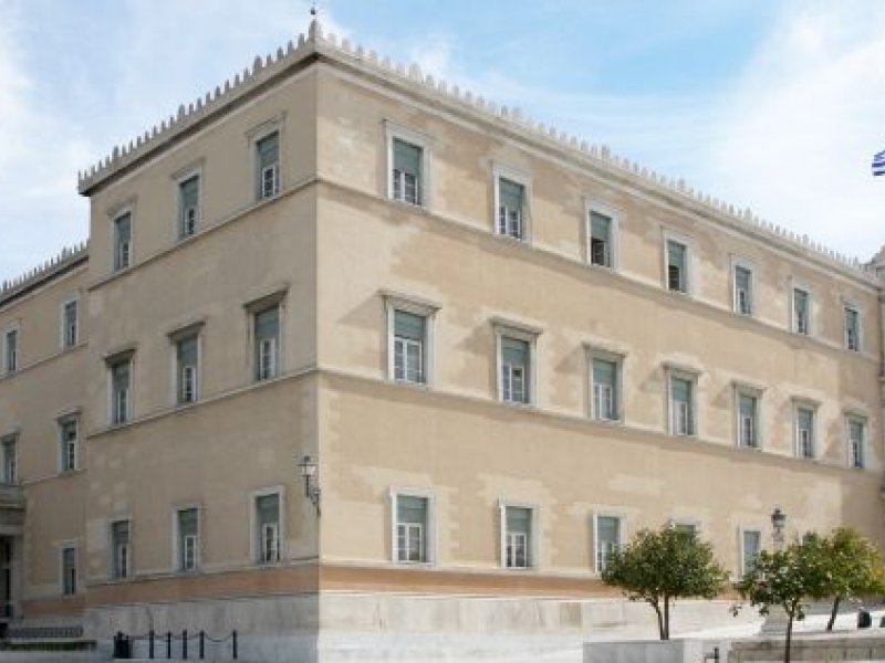 Σενάρια για πρόταση μομφής – «Ας τολμήσουν», απαντά η κυβέρνηση