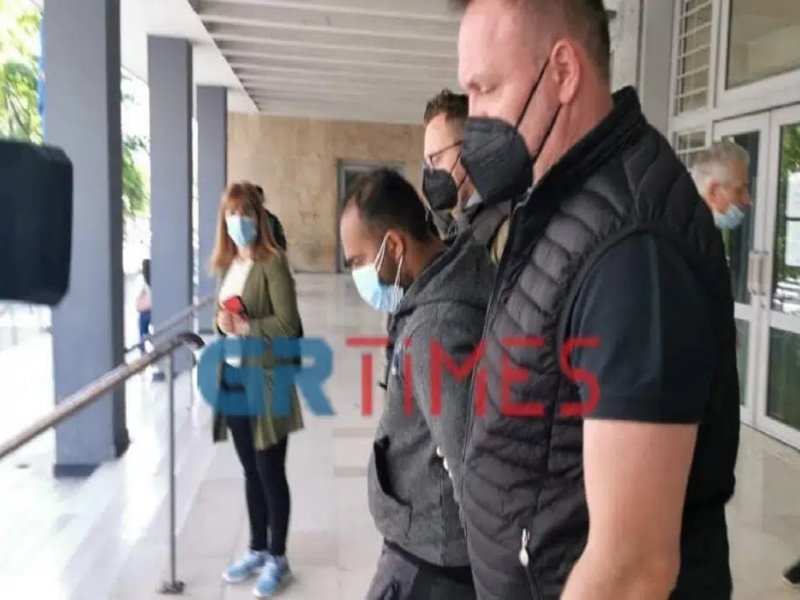 Πατροκτονία στη Θεσσαλονίκη: «Τον σκότωσα γιατί με κακοποιούσε από παιδί» είπε ο 22χρονος 