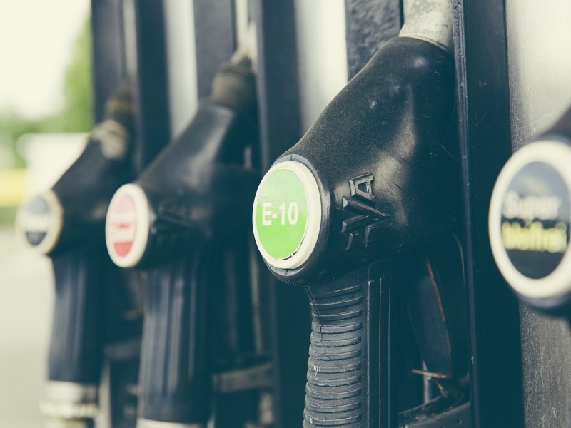 Fuel Pass: Επιδότηση με διευρυμένα εισοδηματικά κριτήρια και πιθανή αύξηση ποσού
