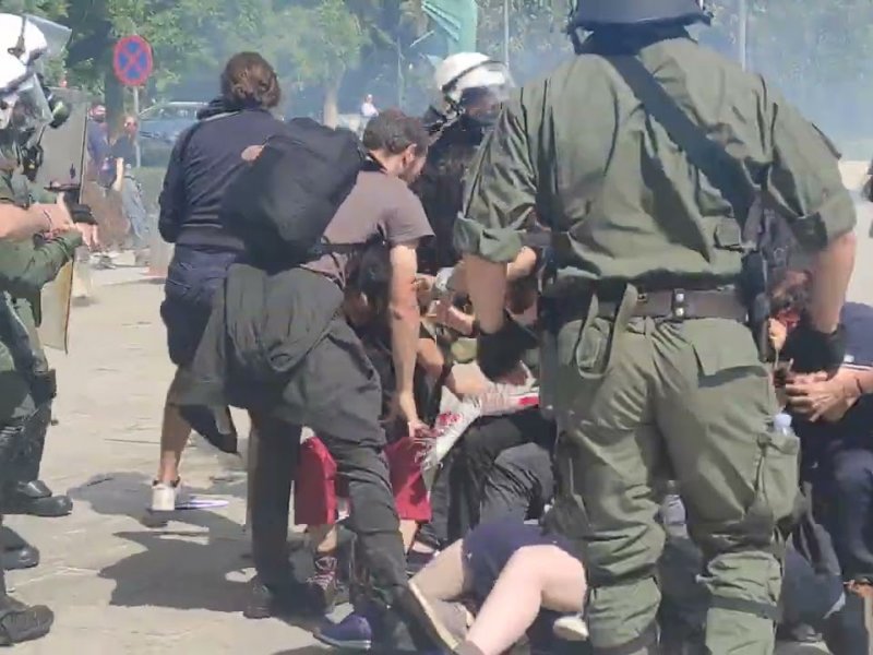 Επεισόδια στο ΑΠΘ: Ο 48χρονος «ασφαλίτης» τελικά ήταν τραπεζικός υπαλληλος και συνελήφθη! (Βίντεο)