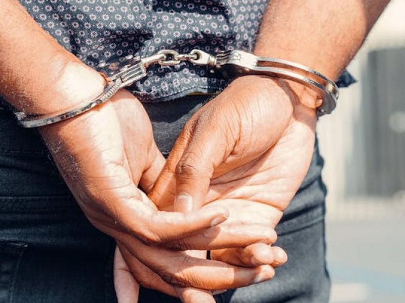 «Βροχή» συλλήψεων στην Πελοπόννησο: 55 άτομα στον Εισαγγελέα, 97 προσαγωγές