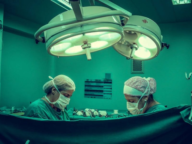 Θεσσαλονίκη: Ενοχή των γιατρών για τον θάνατο 24χρονου μετά την τοποθέτηση γαστρικού δακτυλίου, πρότεινε η εισαγγελέας