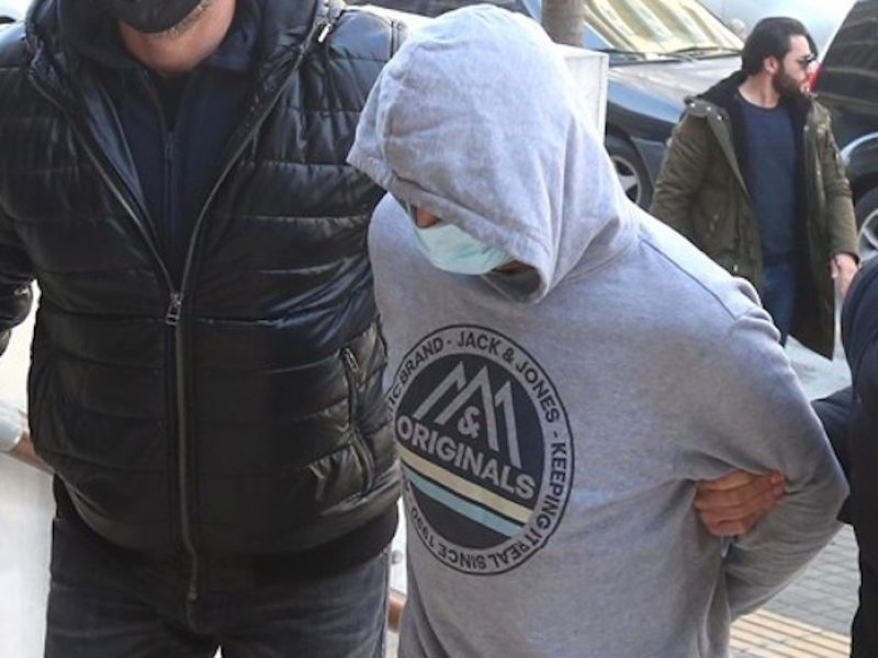 Προφυλακιστέος ο 62χρονος που κλειδώθηκε με τα παιδιά του σε ΙΧ και άνοιξε φιάλη υγραερίου